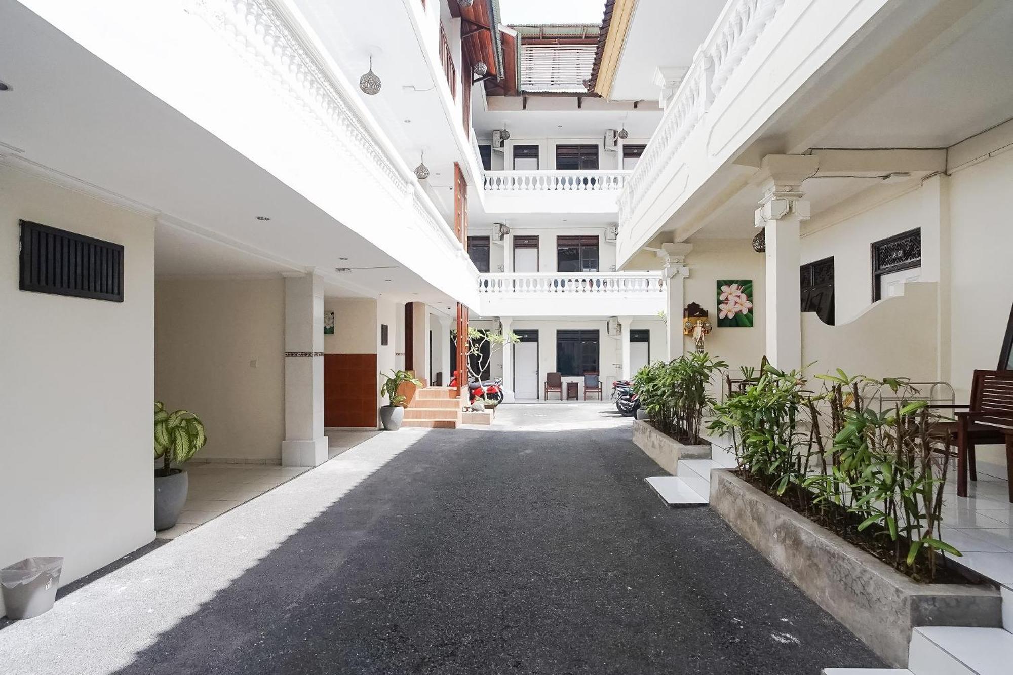 City Garden Bali Dwipa Hotel, Kuta Kuta Lombok Extérieur photo